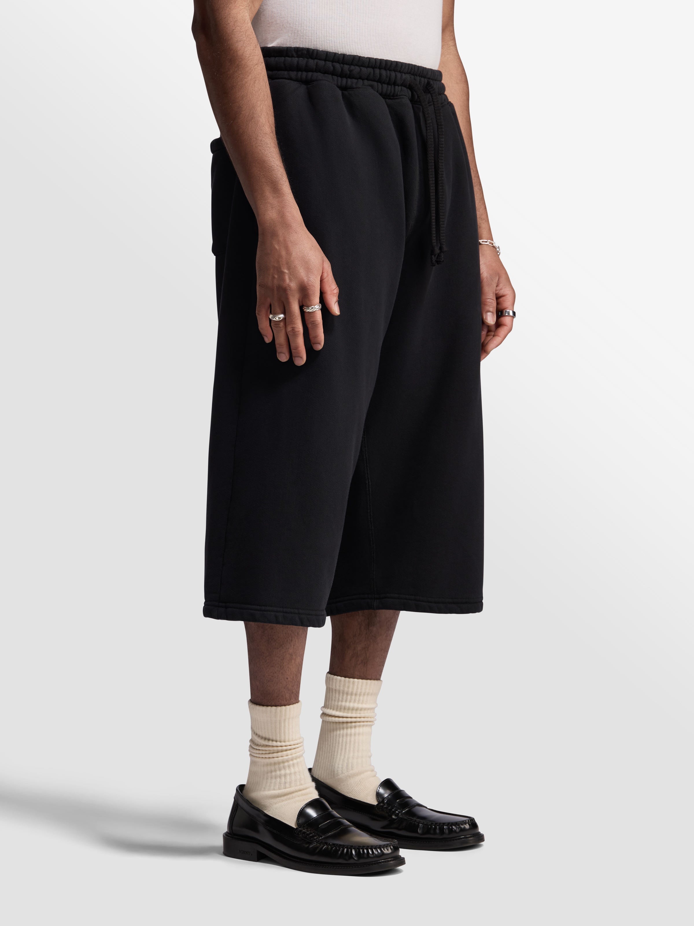 Basics Sweatshort – BARE KNUCKLES